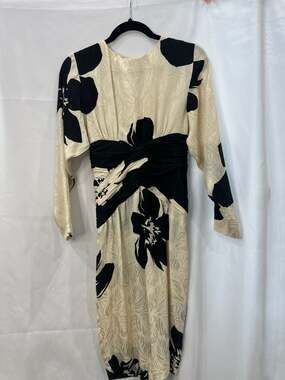 Vintage 80s S.I.L.K.S by St. Gillian 100% Silk Jacquard Black & Cream Floral Ruc